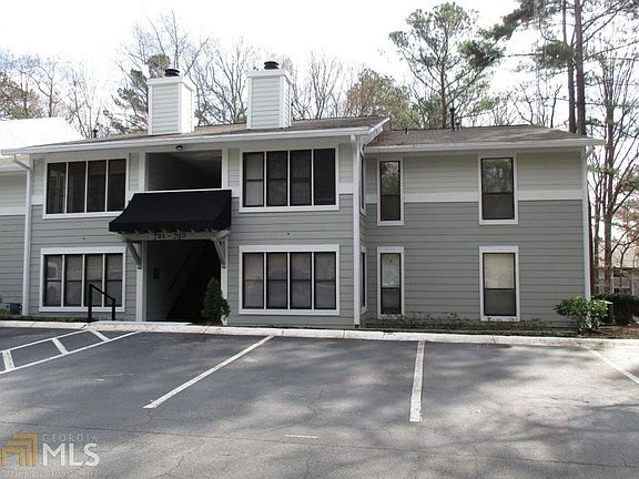 2nd image of 725 Summit North Dr NE