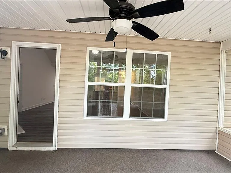 1890 Roxey Ln — Photo 14