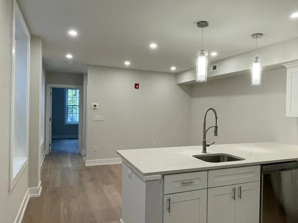 17 N 2nd St #2R, Philadelphia, PA 19106