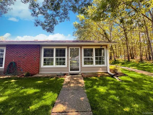 231 Blackpool Court #F, Ridge, NY 11961