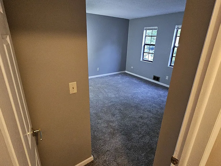 89 Stornoway Dr W — Photo 34