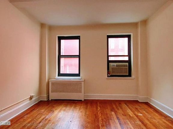 2nd image of 11 Waverly Pl APT 3J