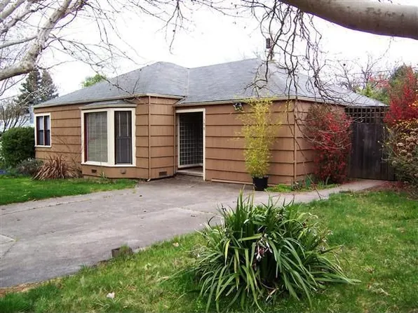 106 Gardens Ave, Ukiah, CA 95482