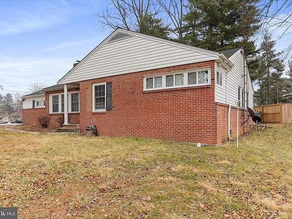 2nd image of 17901 Pin Oak Rd