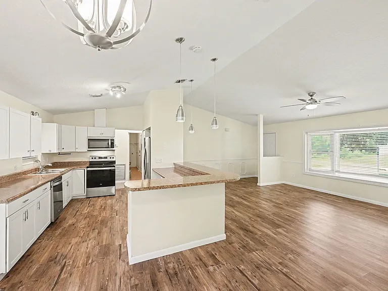 1242 Laconia St — Photo 3