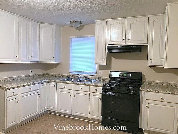 4th image of 3907 Kalmar Dr