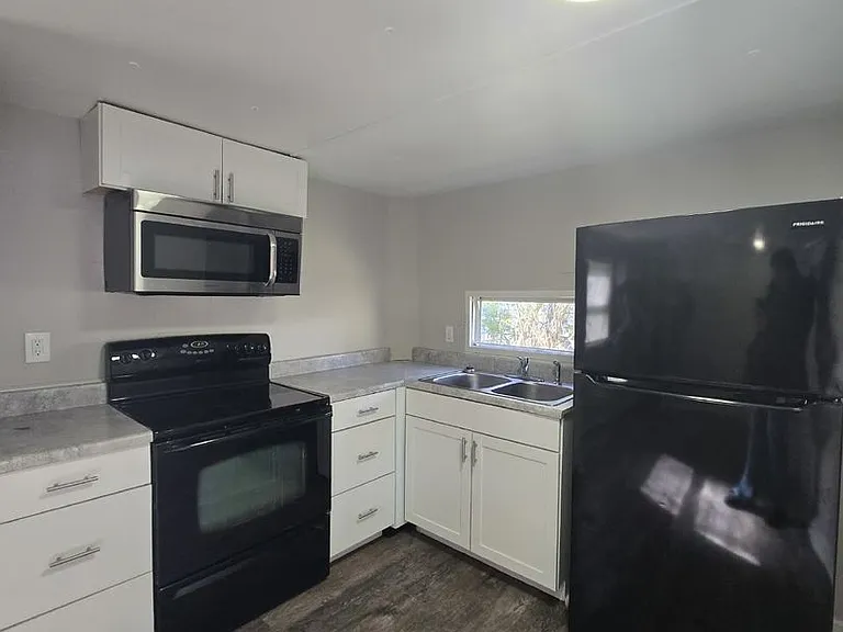 997 W Elmwood Dr — Photo 5