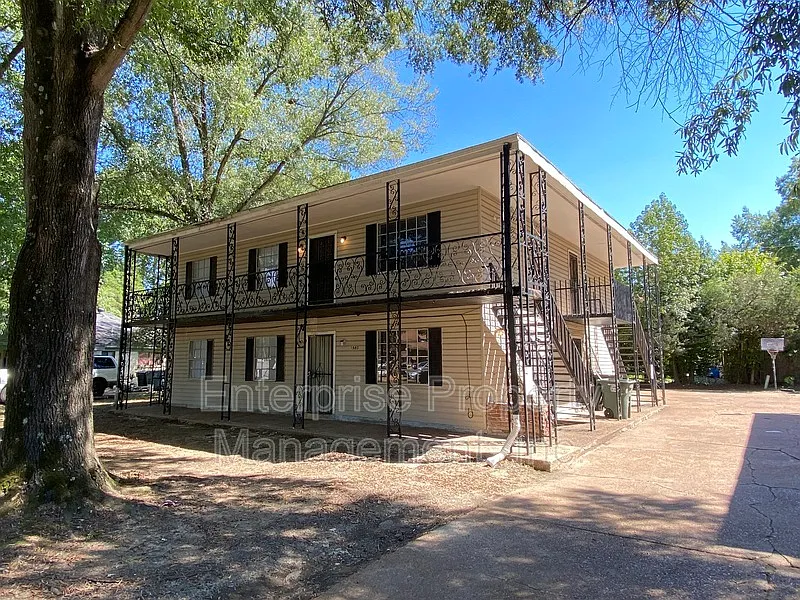 3 bed, 2.0 bath, 1360 sqft, $1,195 — Photo 3