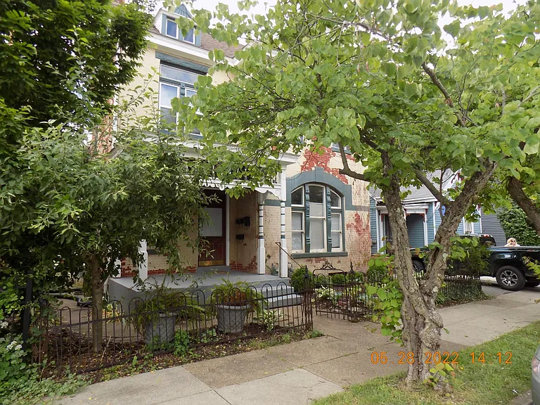 566 W Short St #C — Photo 1