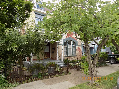 566 W Short St #C Photo 1