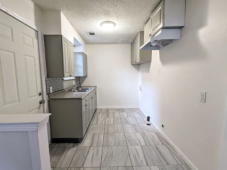 3151 Kingston St — Photo 6