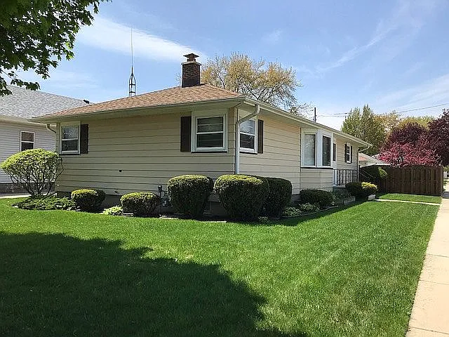 2407 26th St photo 1