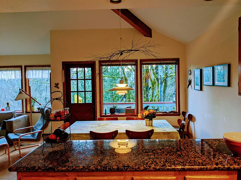 350 SW Mount Baker Dr — Photo 5