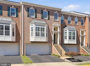 8656 Royal Worcester Ln, Fairfax, VA 22031