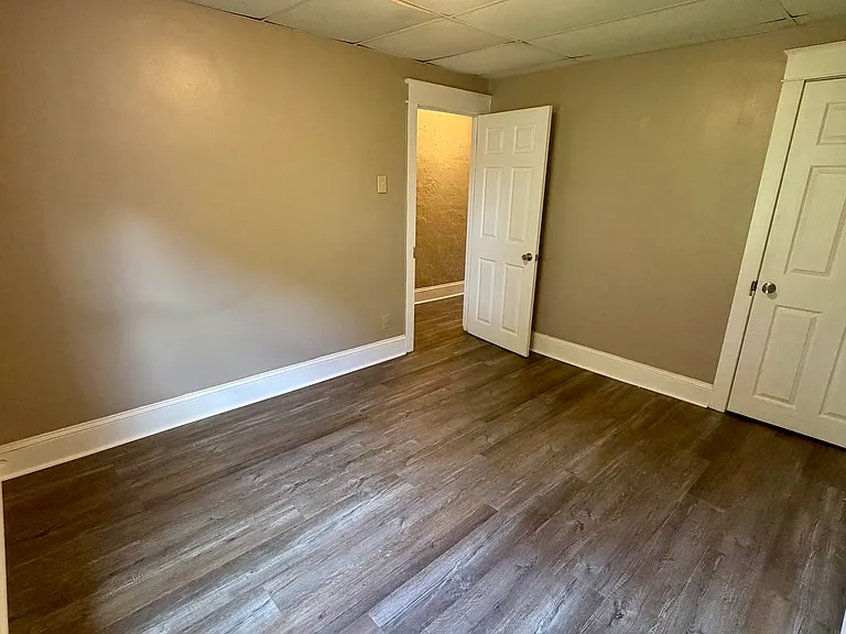418 Center Ave — Photo 12
