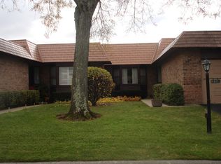 3972 Dundee Rd, Northbrook, IL 60062