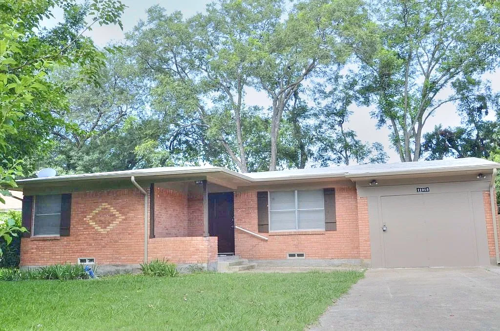 3 bed, 1417 sqft, $2,000 — Photo 1