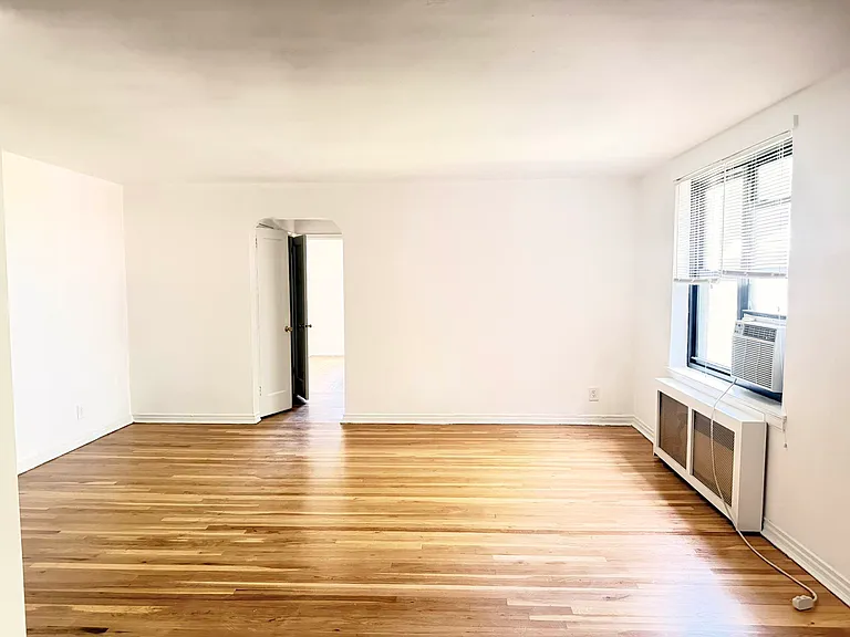 22-09 78th St #3B — Photo 4
