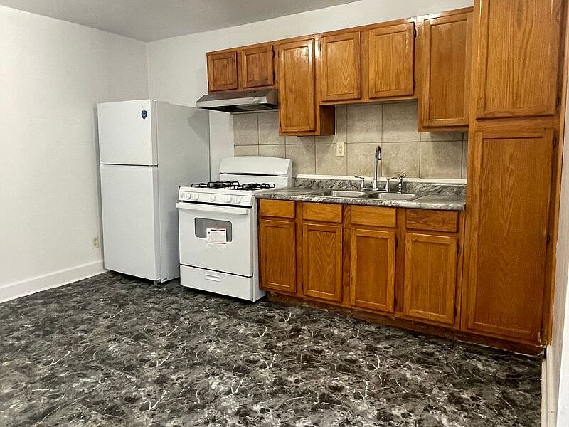 1st image of 2500 N Sawyer Ave #1R