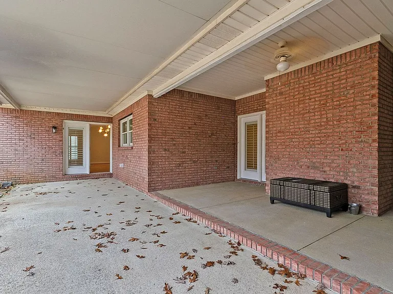 10495 Royal Points Dr — Photo 37