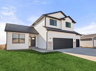 1385 Cedar St, Waukee, IA 50263