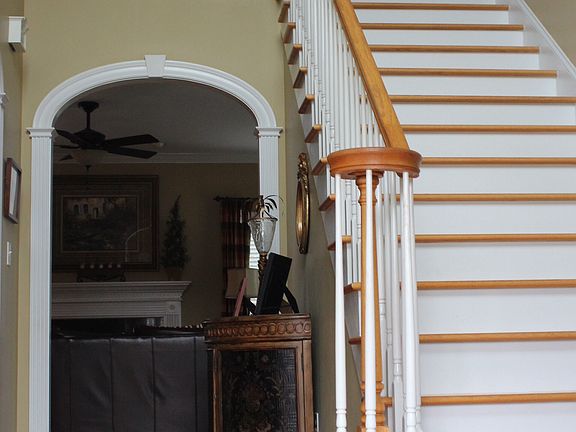 2-story foyer