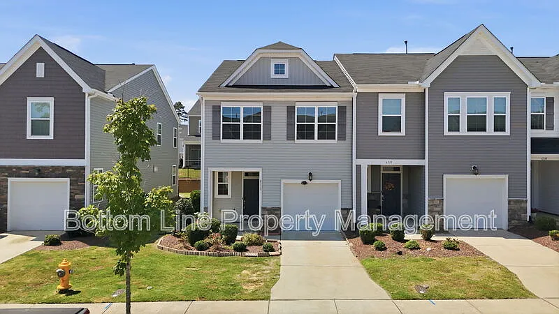 3 bed, 2.5 bath, 1754 sqft, $2,045 — Photo 3
