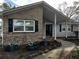 207 Peninsula Dr, Carolina Beach, NC 28428