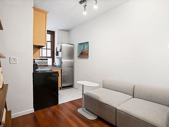 3rd image of 509 E 77th St APT 1M