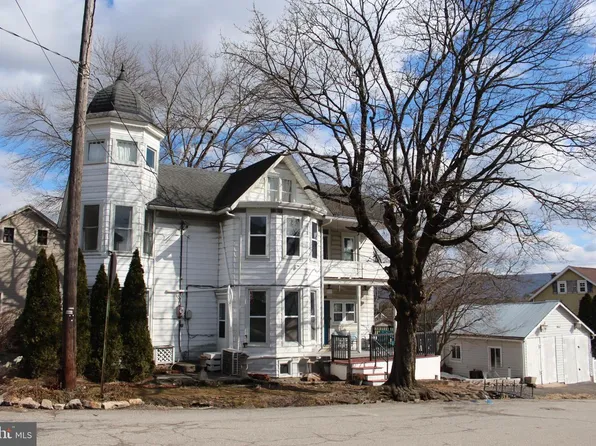 2 E Grand Ave, Tower City, PA 17980