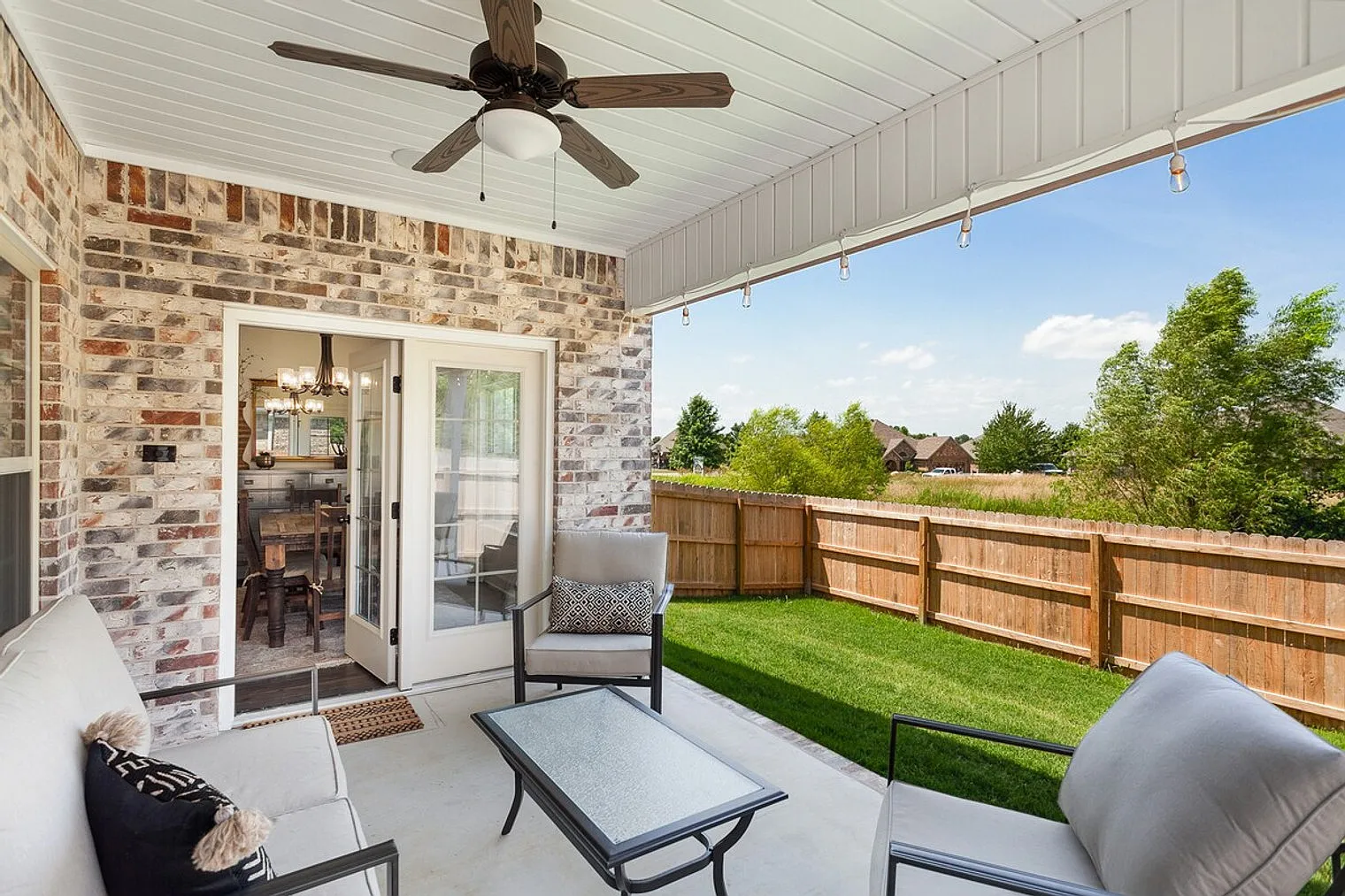 3 bed, 3.0 bath, 2131 sqft, $4,036 — Photo 4