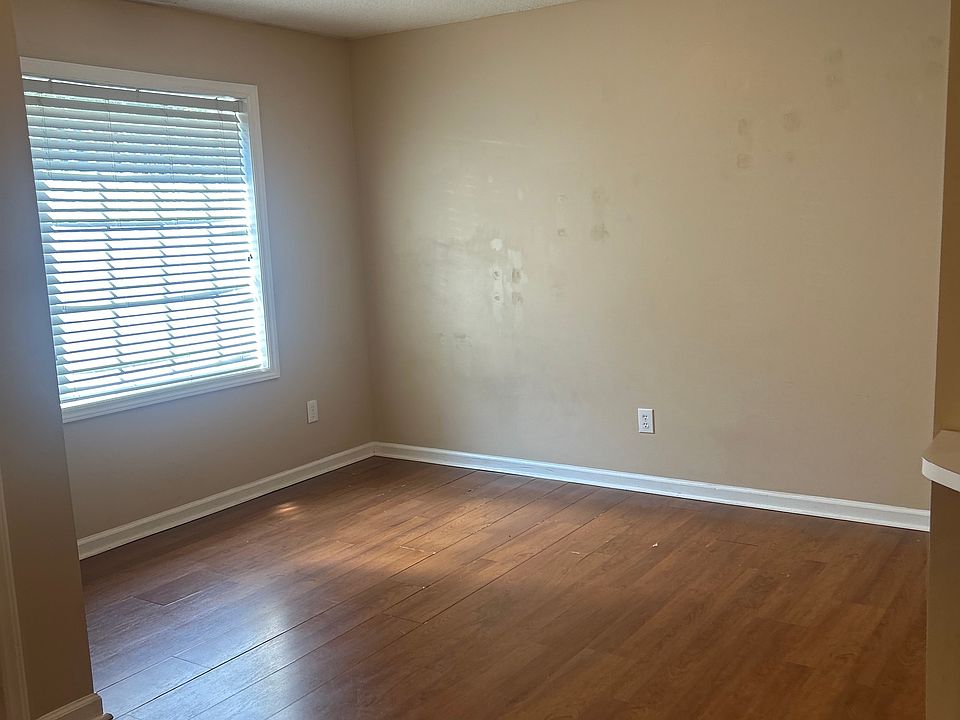 Open area for an office or additional living room