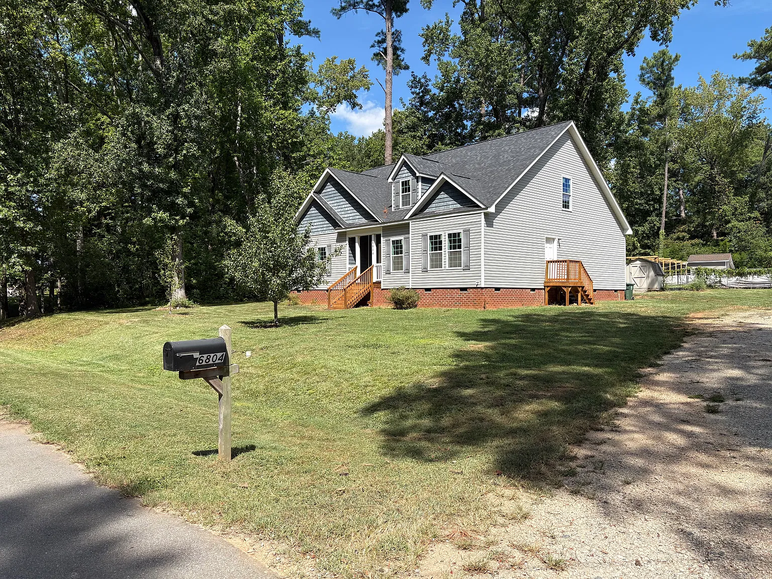 3 bed, 2000 sqft, $2,400 — Photo 1