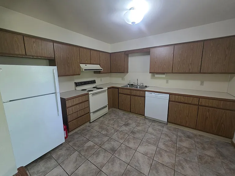 1009 Valley Side Dr — Photo 7