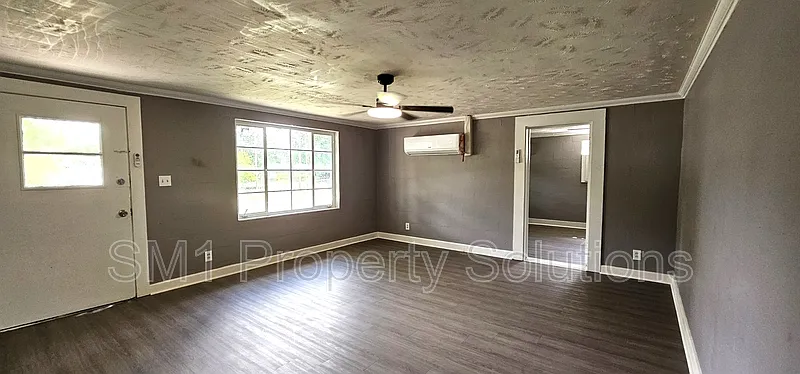 3 bed, 1.0 bath, 1109 sqft, $1,325 — Photo 3
