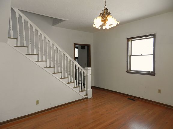 5th image of 509 E Fairgrounds Ave