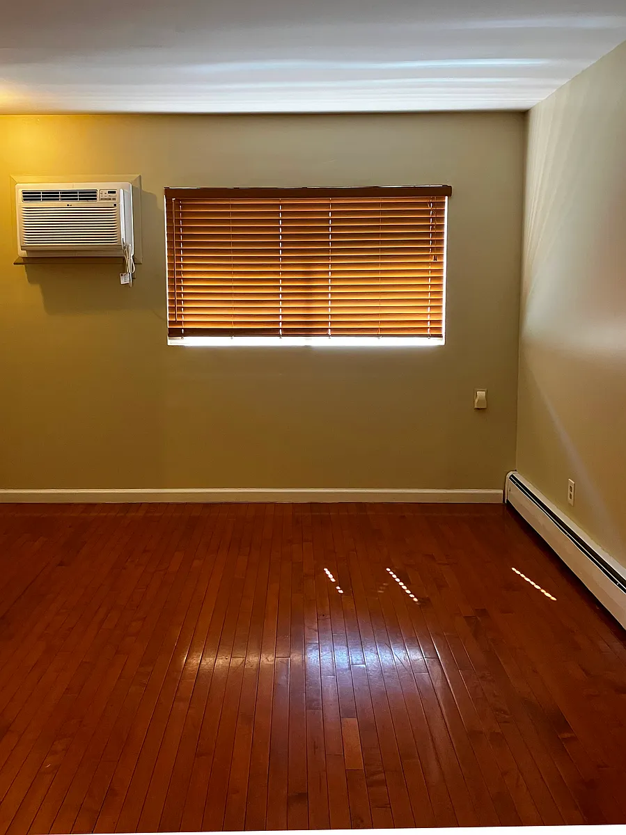 Building Photo - 2913-21 Burnet Ave #2