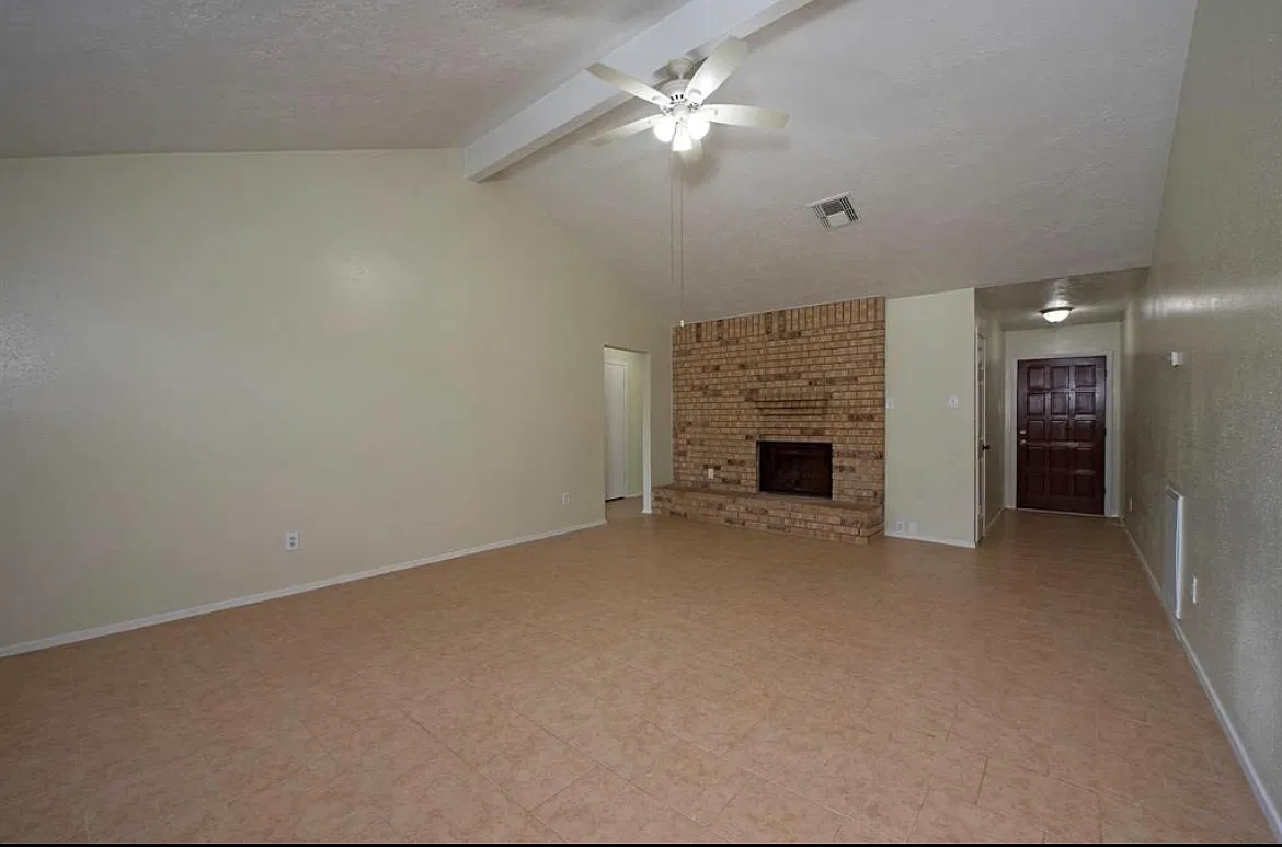 3 bed, 1477 sqft, $1,700 — Photo 2