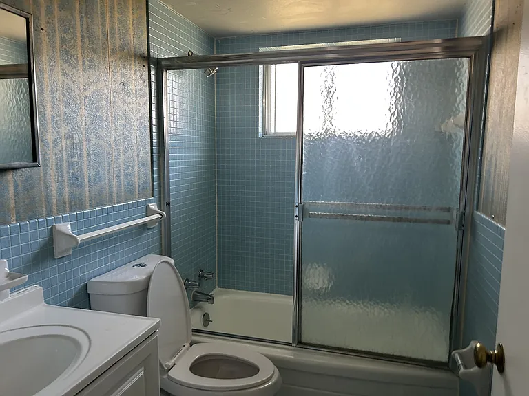 1221 Scott Ave — Photo 5