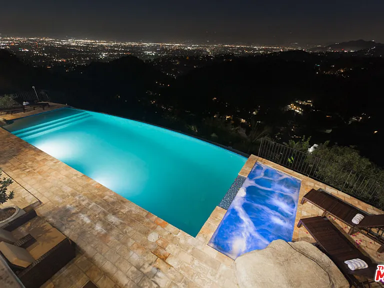 13211 Mulholland Dr — Photo 6