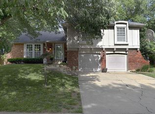 6917 NW Dawn Ln, Kansas City, MO 64151