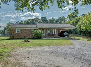 933 Long Branch Rd, Grover, NC 28073