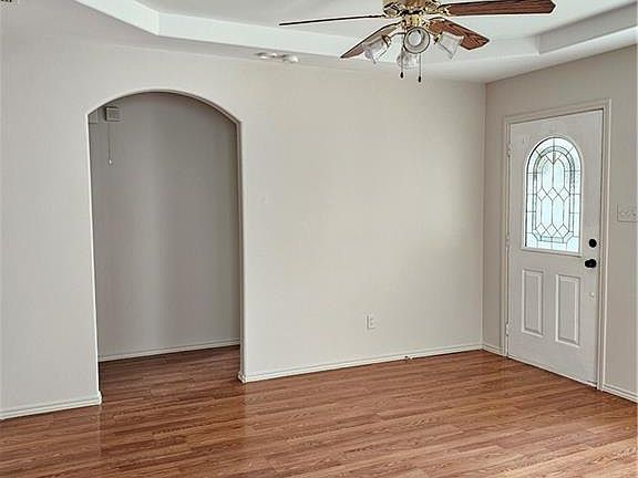 3rd image of 607 E Bogambilia Ave