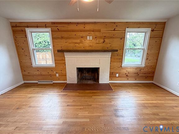 3rd image of 1016 Forest View Dr