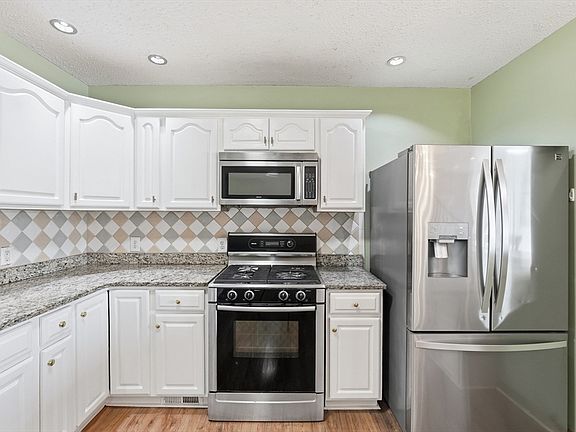 3rd image of 137 Reservoir Ave