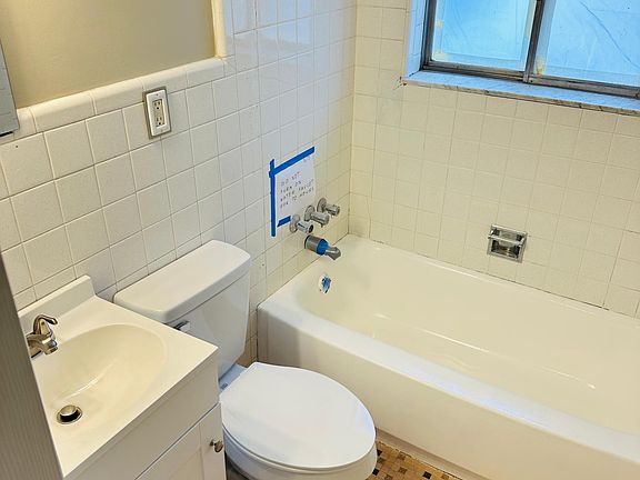 Second floor full bathroom.