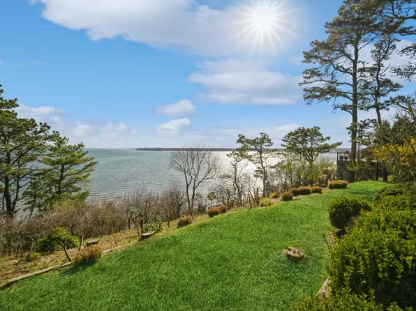 https://photos.zillowstatic.com/fp/5c92b9d8fbaab0dc4410200dfddb5deb-p_e.webp