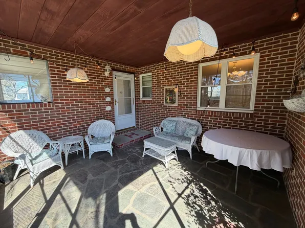 138 Sampson Pkwy, Pittsfield, MA 01201