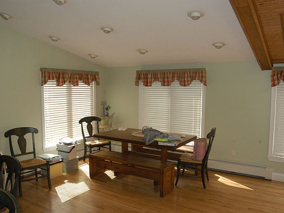 Kitchen Eating Area