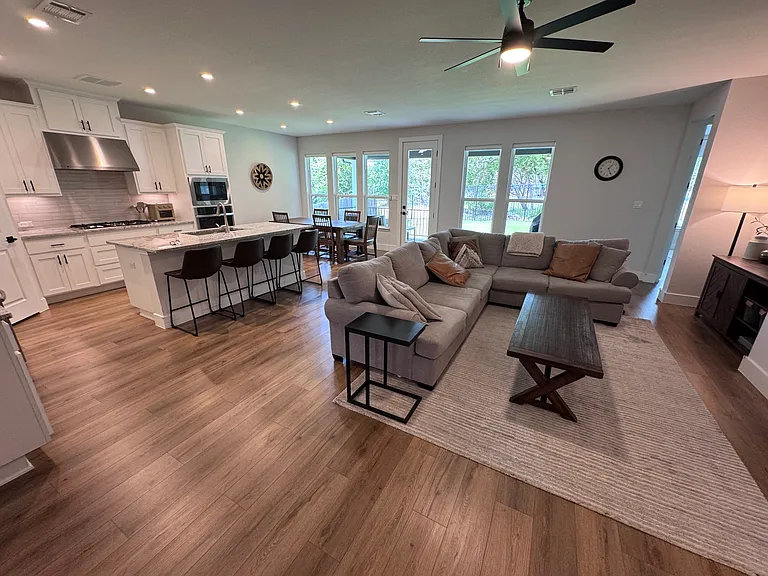 808 Dayridge Dr — Photo 1